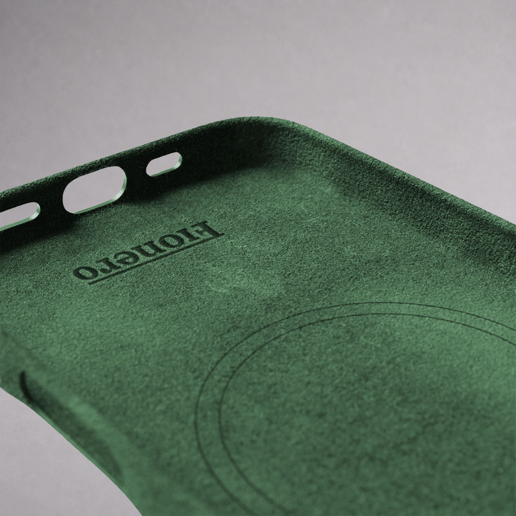 FIONERO® iPhone 16 - Alcantara Case – Forest Green