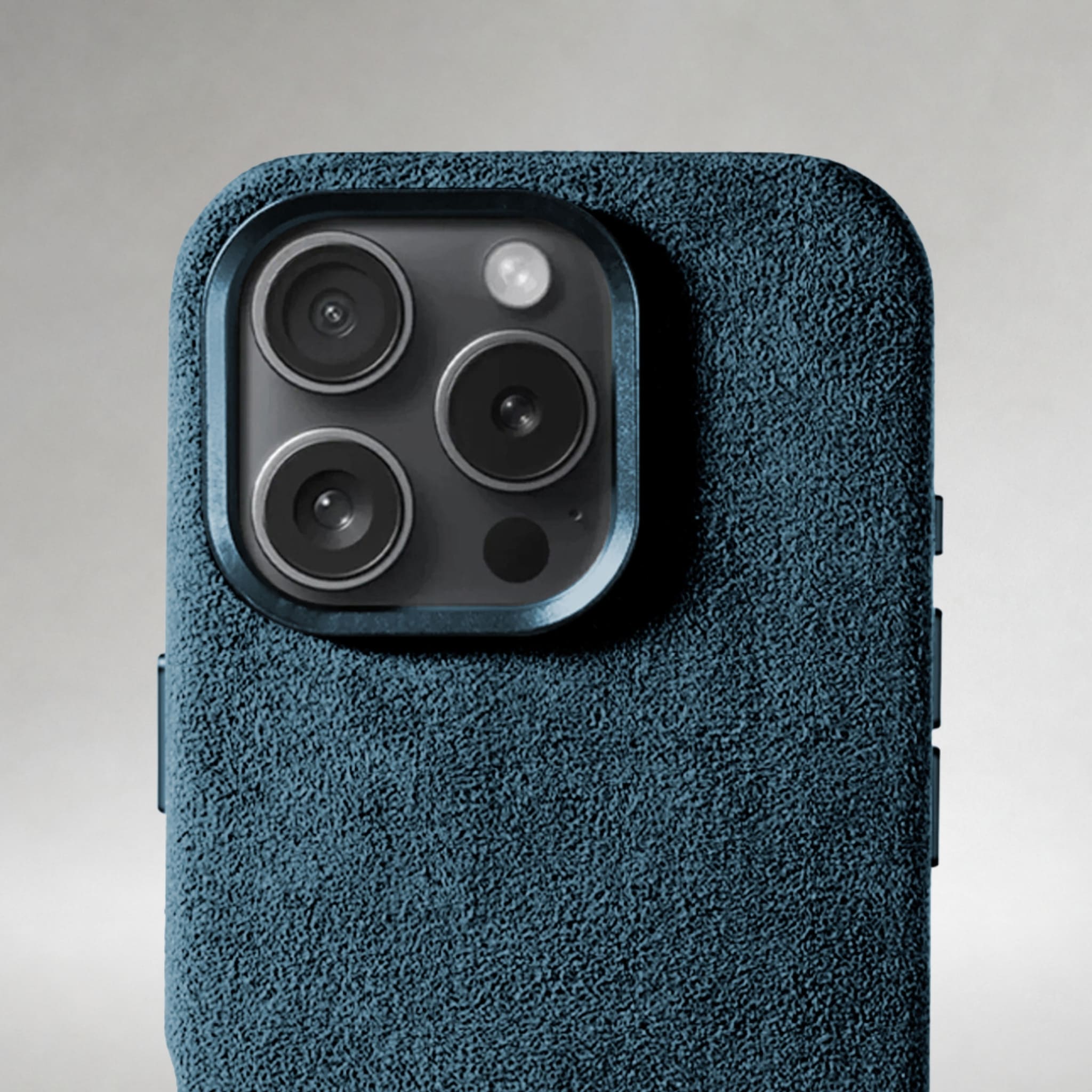 FIONERO® iPhone 16 Pro Max - Alcantara Case – Ocean Blue