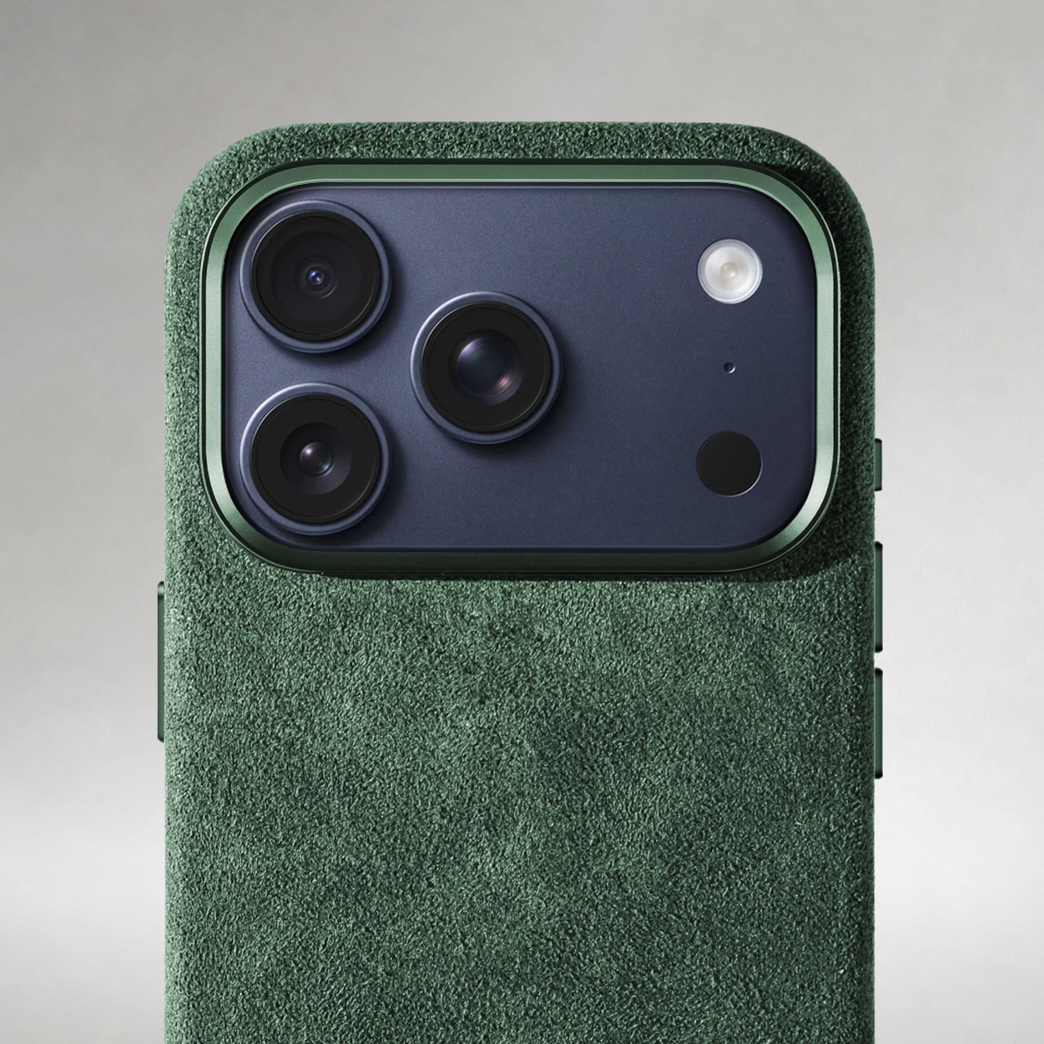 FIONERO® iPhone 17 Pro - Alcantara Case – Forest Green